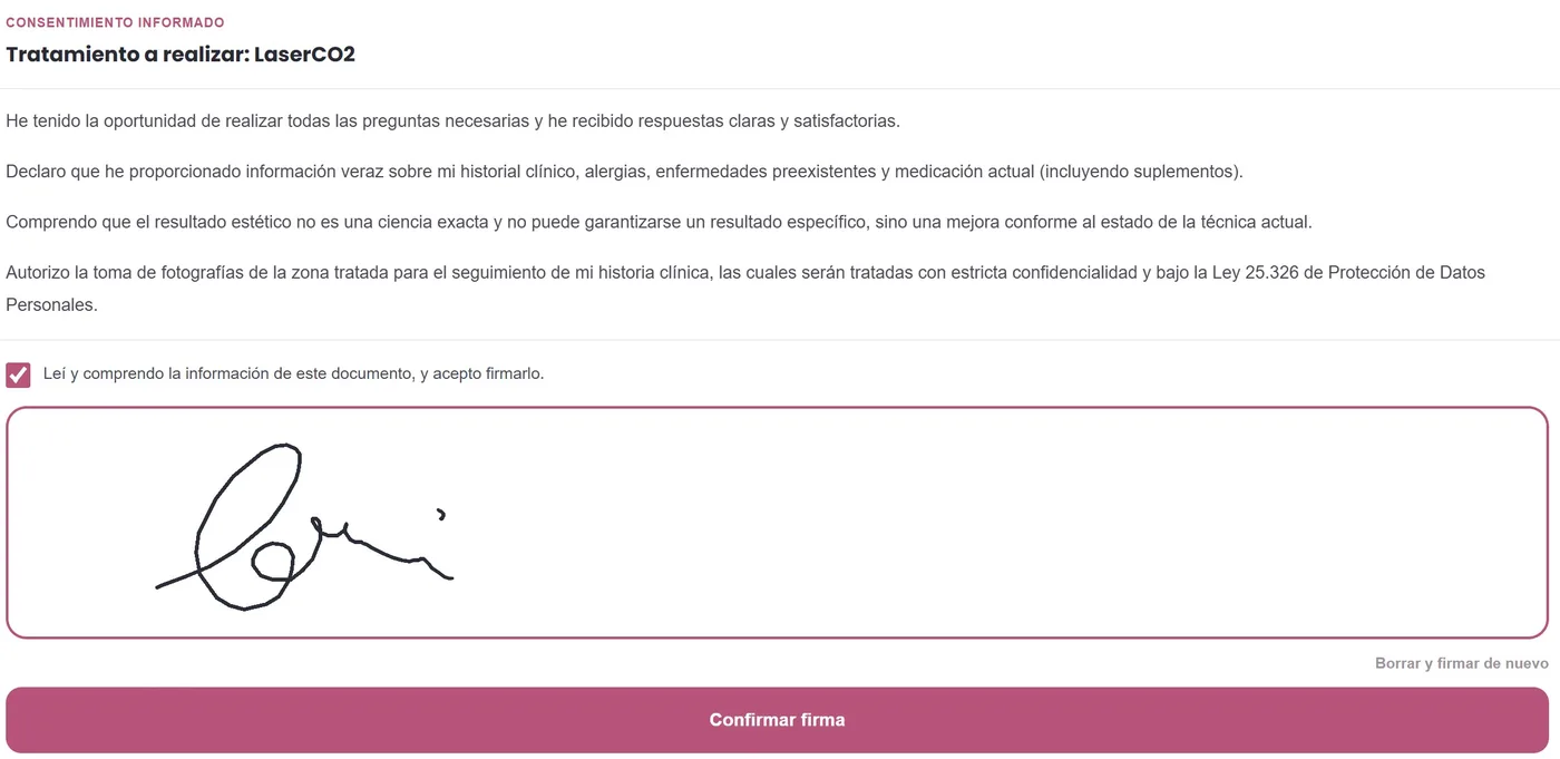 Paciente firmando un consentimiento informado de Láser CO2